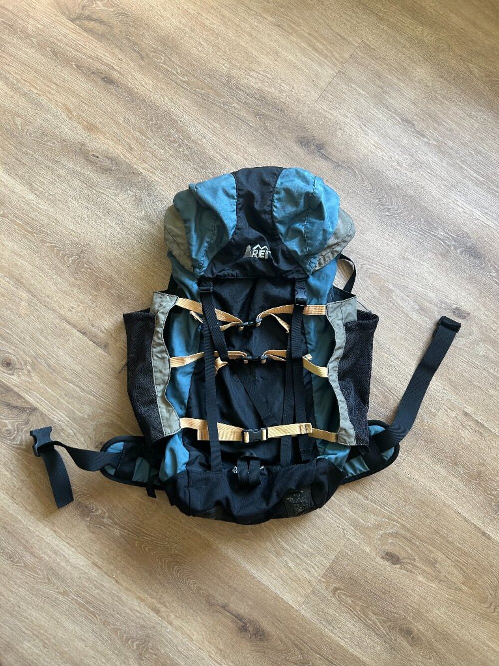 REI Traverse Rising Star 54L Internal Frame Hiking Backpack – Blue/Black